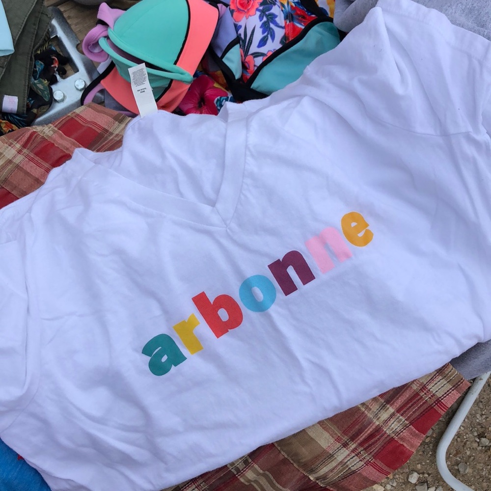 ARBONNE V neck tshirt new